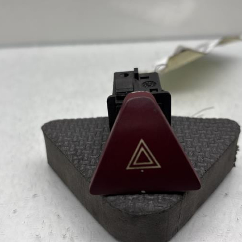 Bouton de warning PEUGEOT 307 Photo n°1