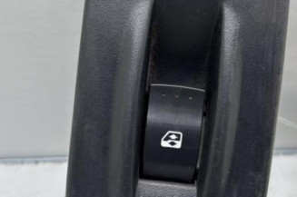 Interrupteur de leve vitre avant droit RENAULT TRAFIC 2