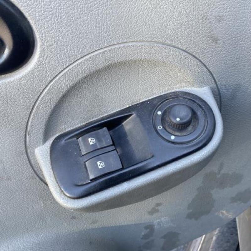 Vitre avant gauche RENAULT MASTER 2 Photo n°10