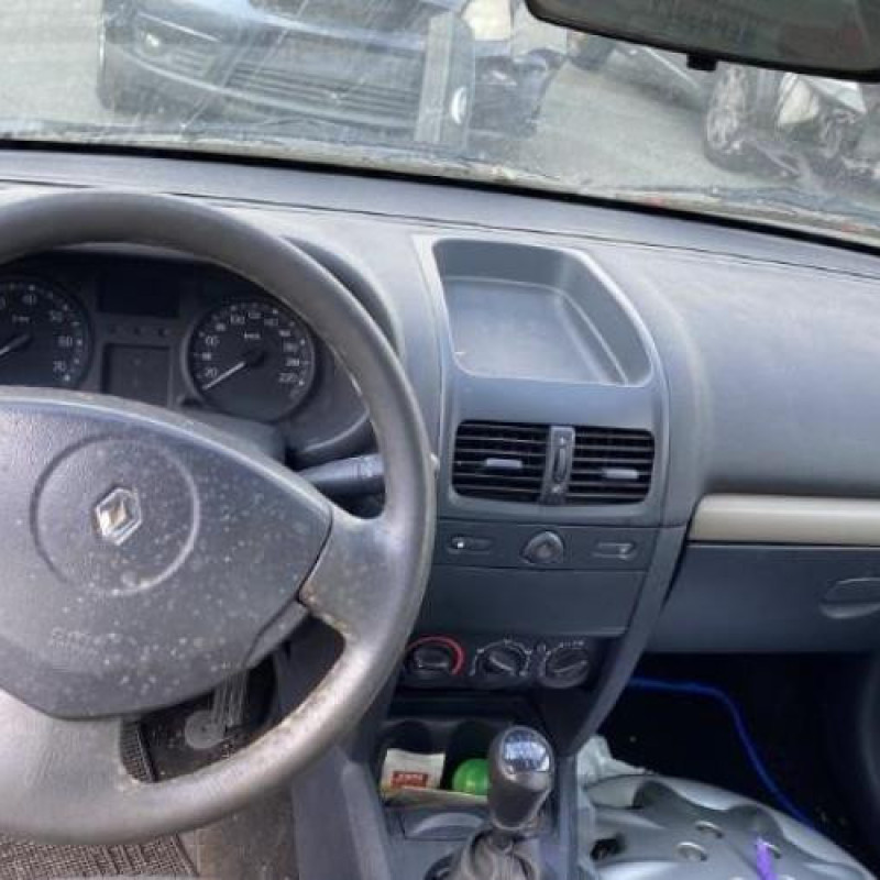 Pare choc avant RENAULT CLIO 2 Photo n°13