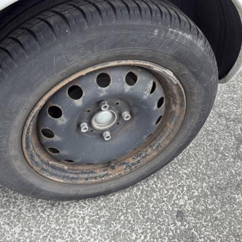 Pare boue arriere droit CITROEN C3 1 Photo n°12