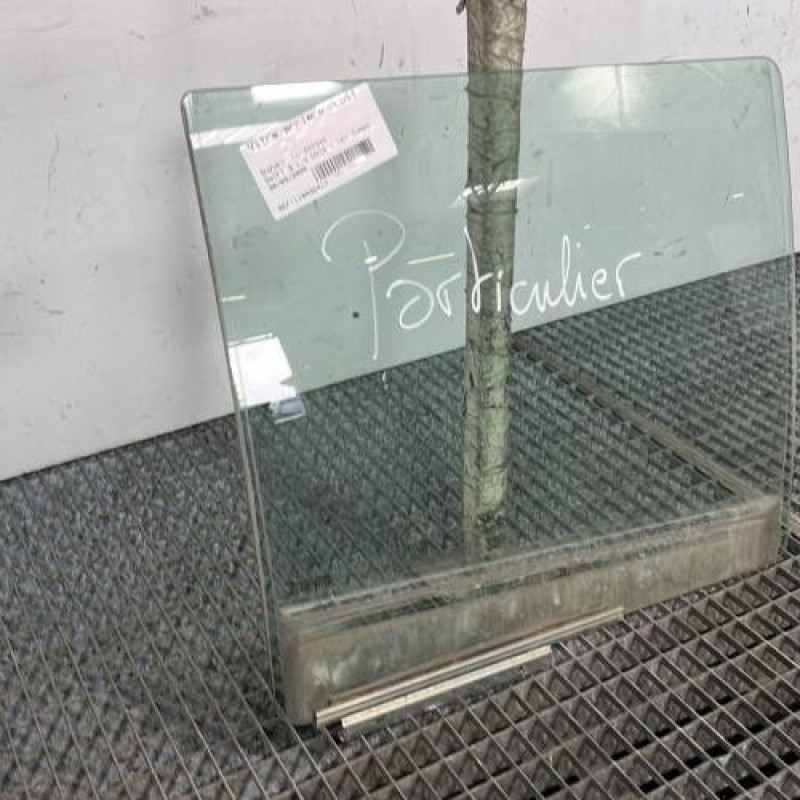 Vitre arriere droit SUZUKI SWIFT 3 Photo n°2
