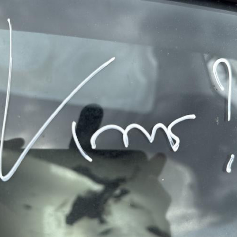Vitre arriere gauche TOYOTA YARIS 2 Photo n°13