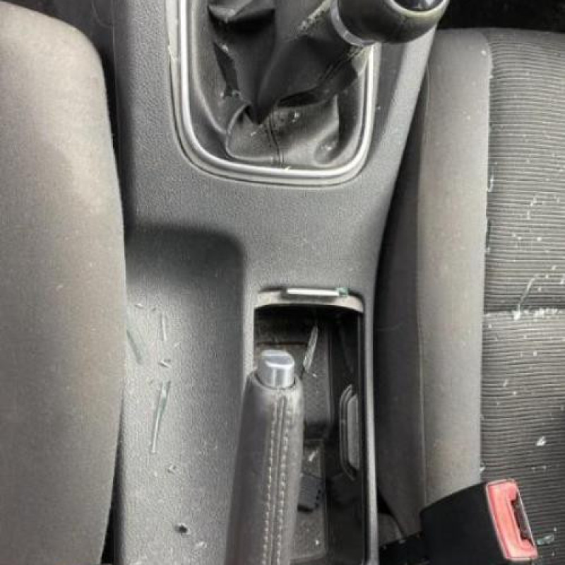 Vitre arriere droit VOLKSWAGEN GOLF 5 Photo n°8