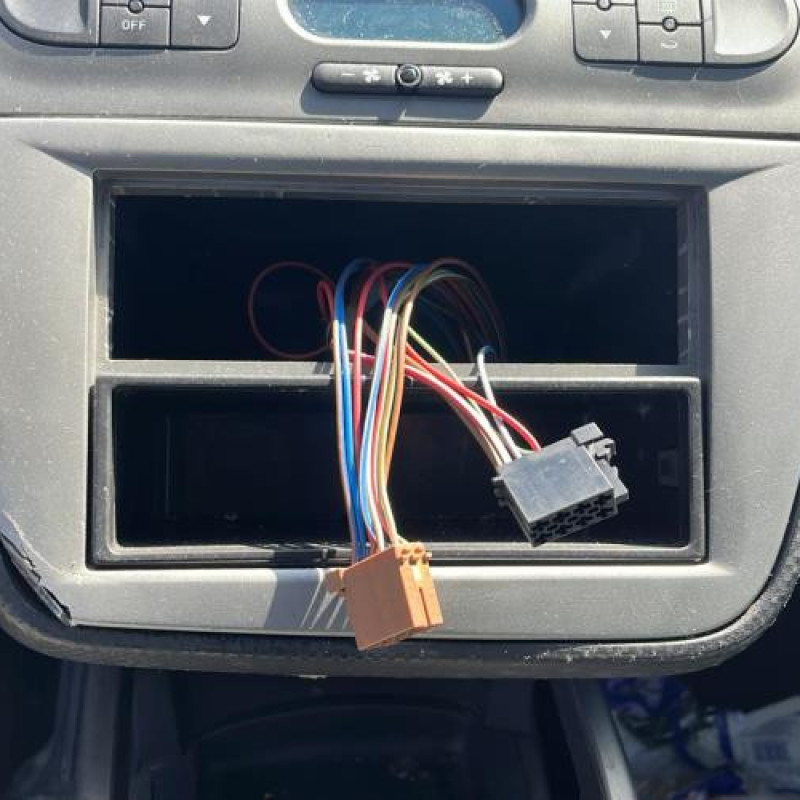 Vitre arriere gauche SEAT ALTEA Photo n°11