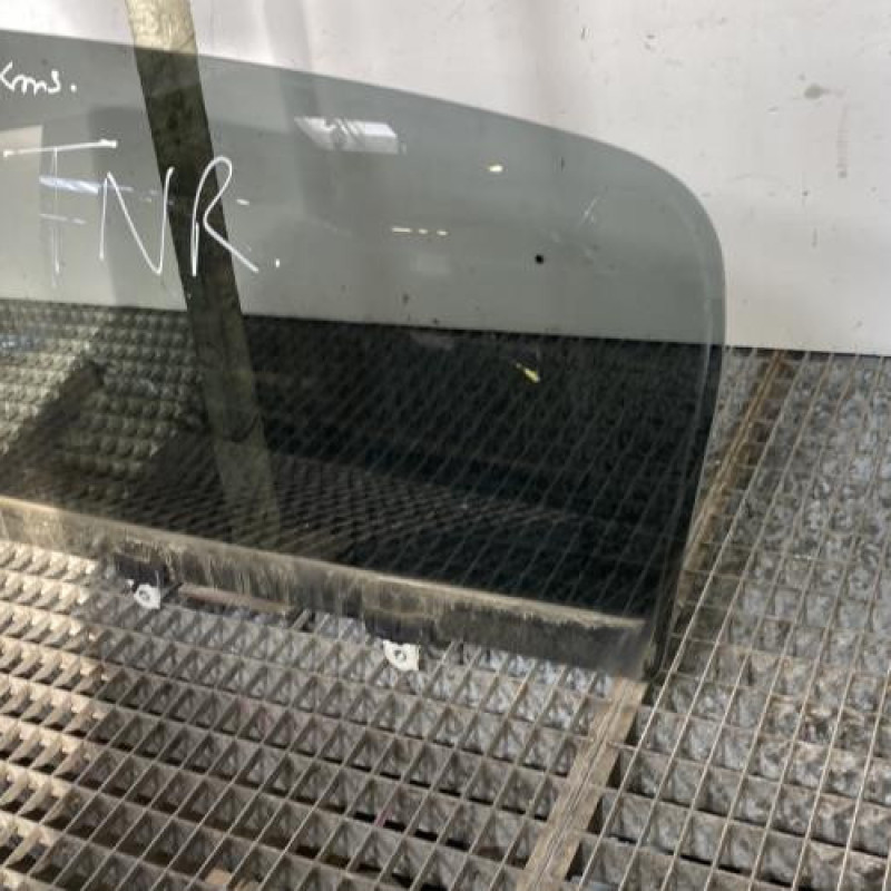 Vitre arriere gauche MITSUBISHI SPACE STAR 3 Photo n°2