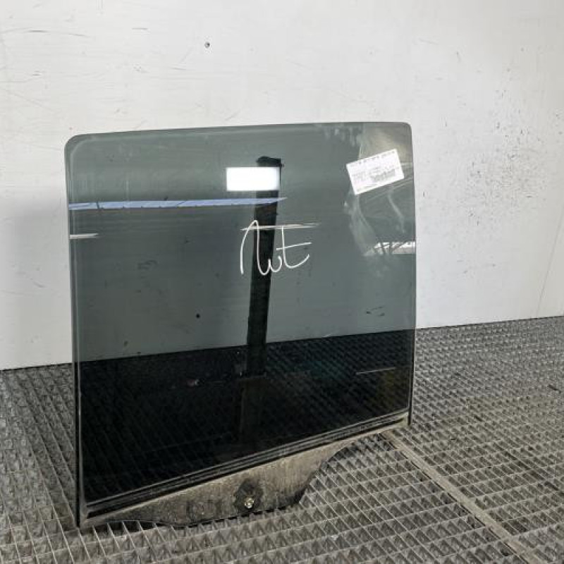 Vitre arriere gauche MERCEDES CLASSE M 163 Photo n°2