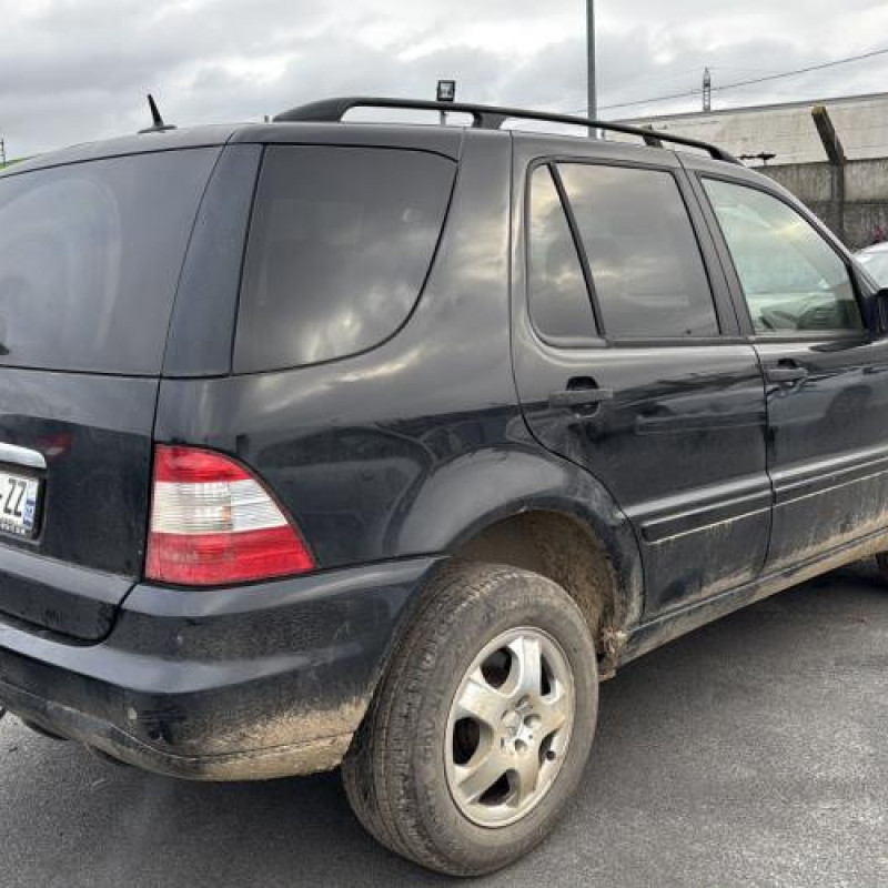 Vitre arriere gauche MERCEDES CLASSE M 163 Photo n°7