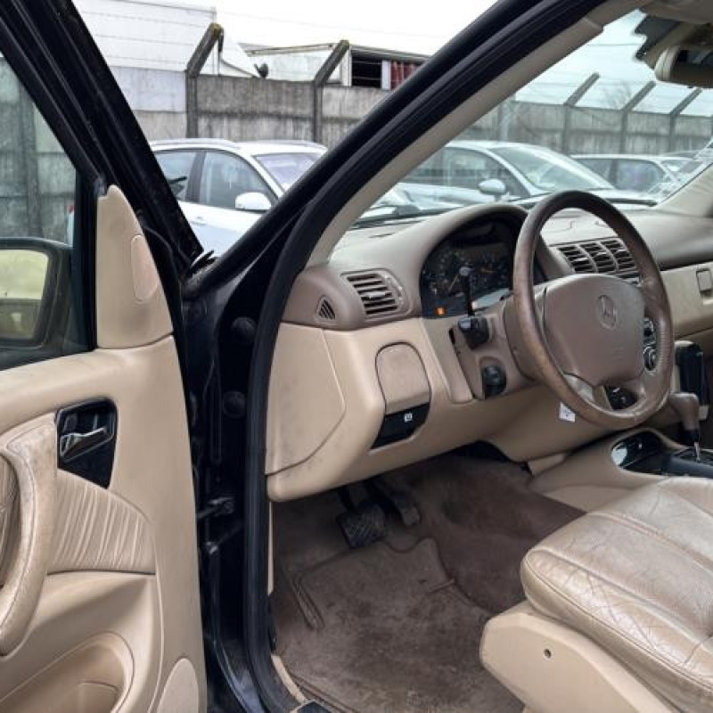 Vitre arriere gauche MERCEDES CLASSE M 163 Photo n°13