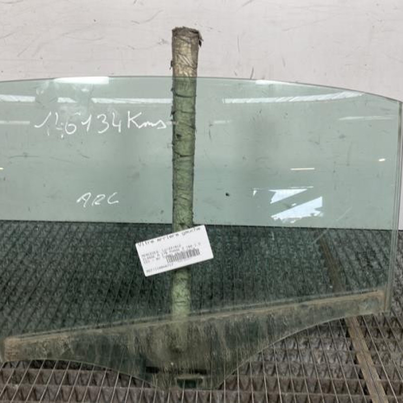 Vitre arriere gauche MERCEDES CLASSE A 176 Photo n°1