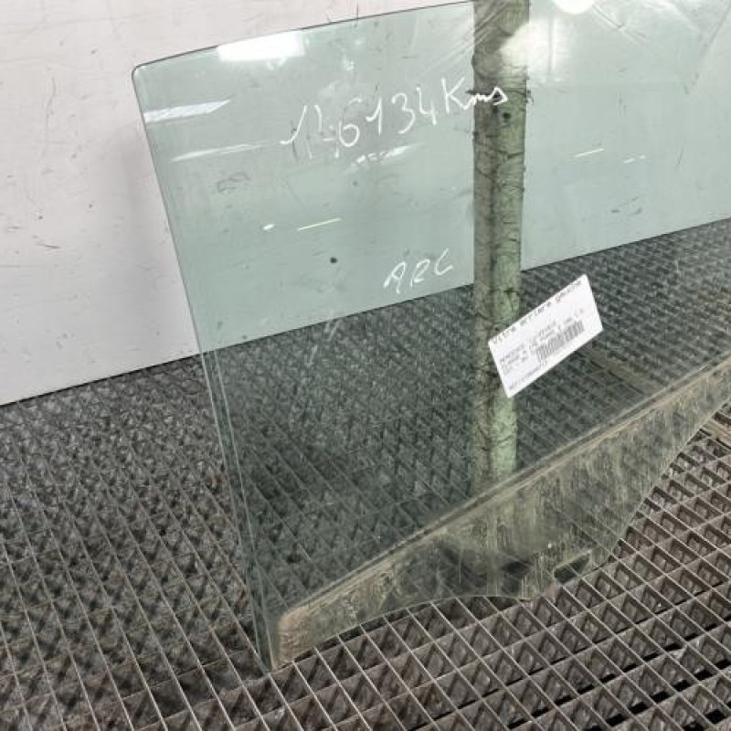 Vitre arriere gauche MERCEDES CLASSE A 176 Photo n°2