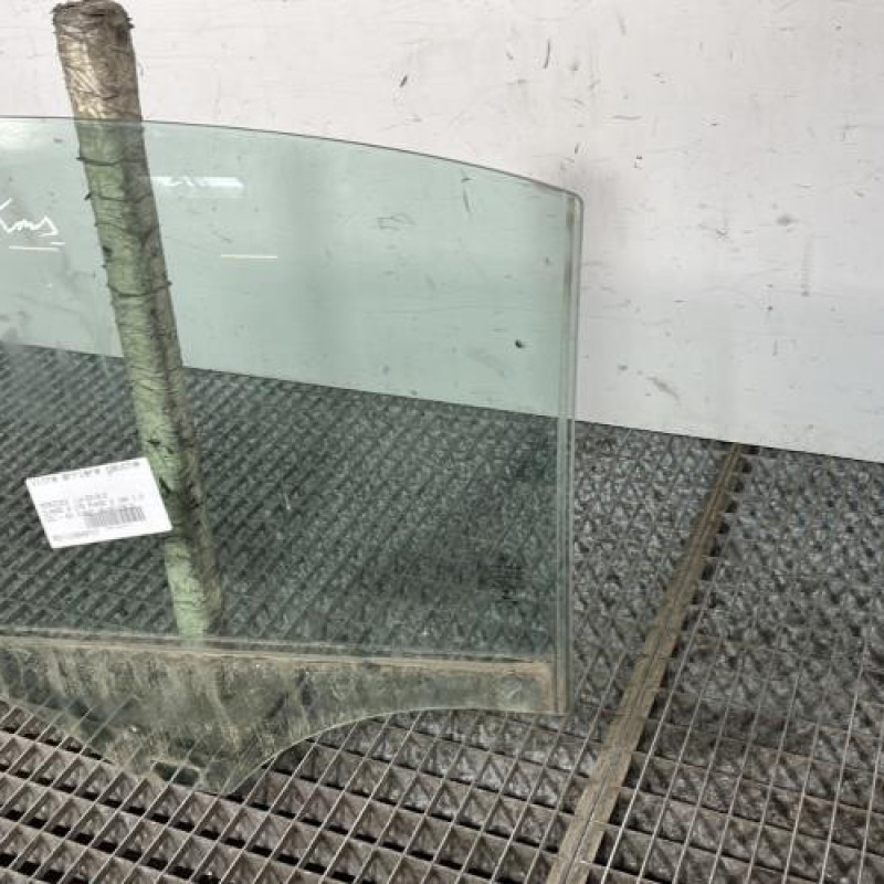 Vitre arriere gauche MERCEDES CLASSE A 176 Photo n°3