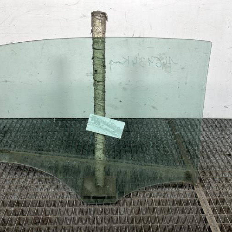 Vitre arriere gauche MERCEDES CLASSE A 176 Photo n°4