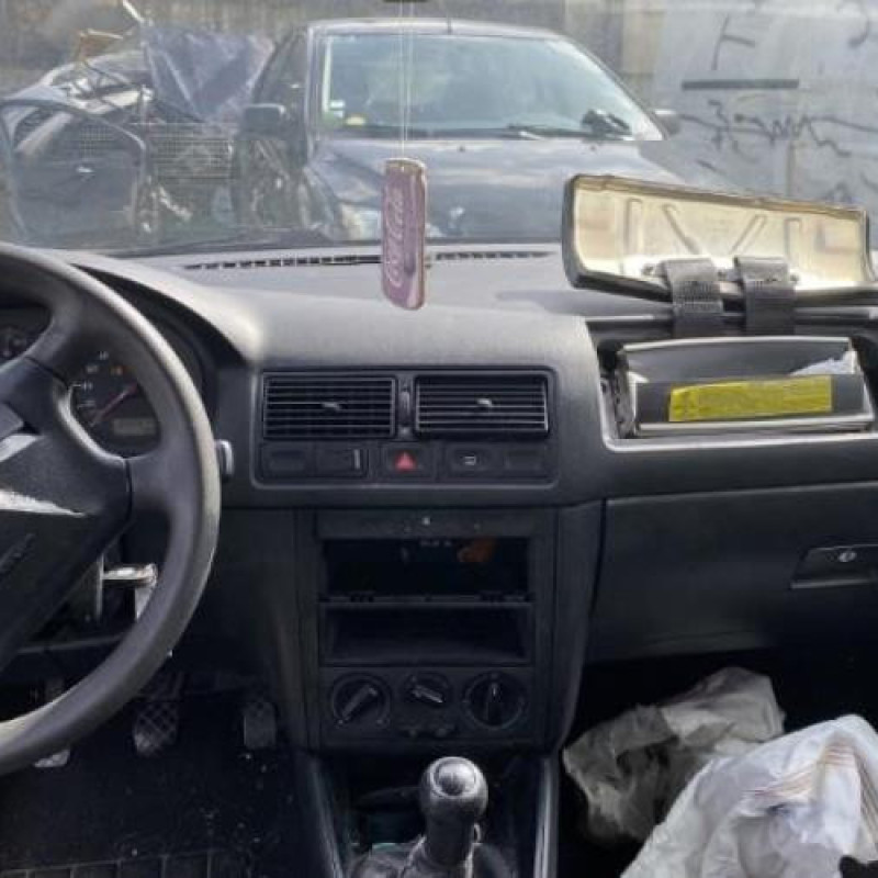 Vitre arriere gauche VOLKSWAGEN GOLF 4 Photo n°16