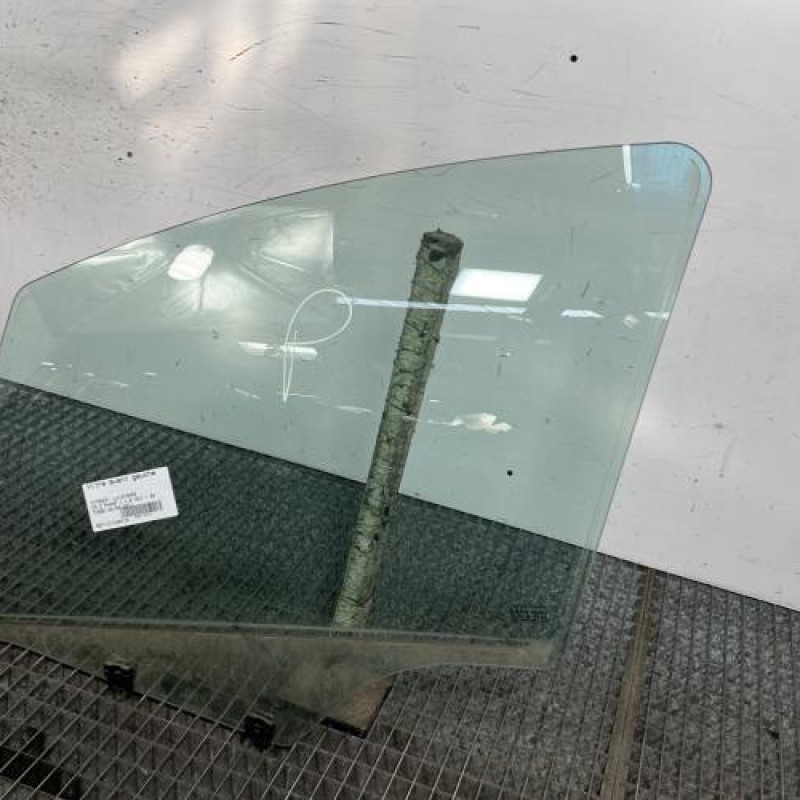 Vitre avant gauche CITROEN C3 2 Photo n°3