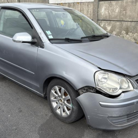Attache ceinture avant gauche VOLKSWAGEN POLO 4