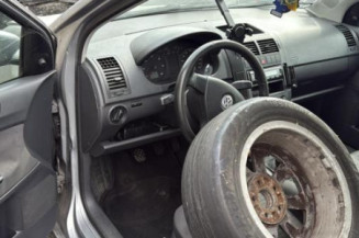 Charniere de capot VOLKSWAGEN POLO 4