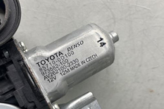 Leve vitre electrique avant droit TOYOTA YARIS 2