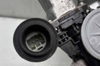 Leve vitre electrique avant droit SUZUKI SWIFT 3