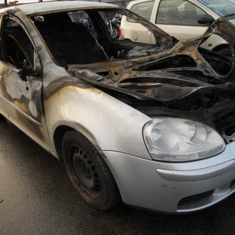 Renfort pare choc arriere (traverse) VOLKSWAGEN GOLF 5 Photo n°3