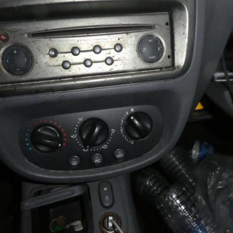 Porte avant gauche RENAULT CLIO 2 Photo n°5