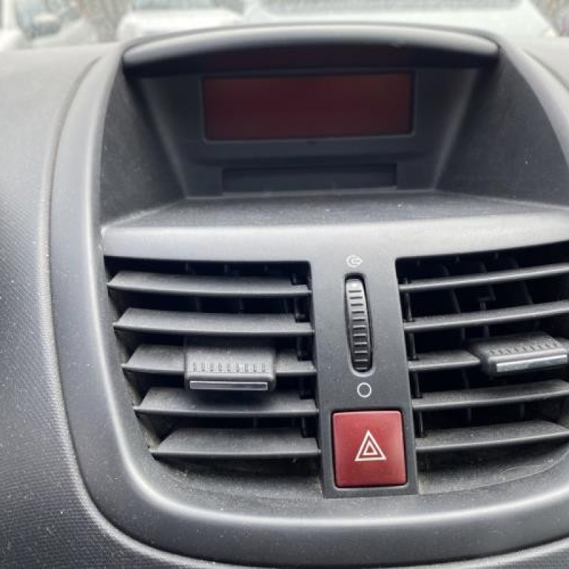 Bouton de coffre PEUGEOT 207 Photo n°16