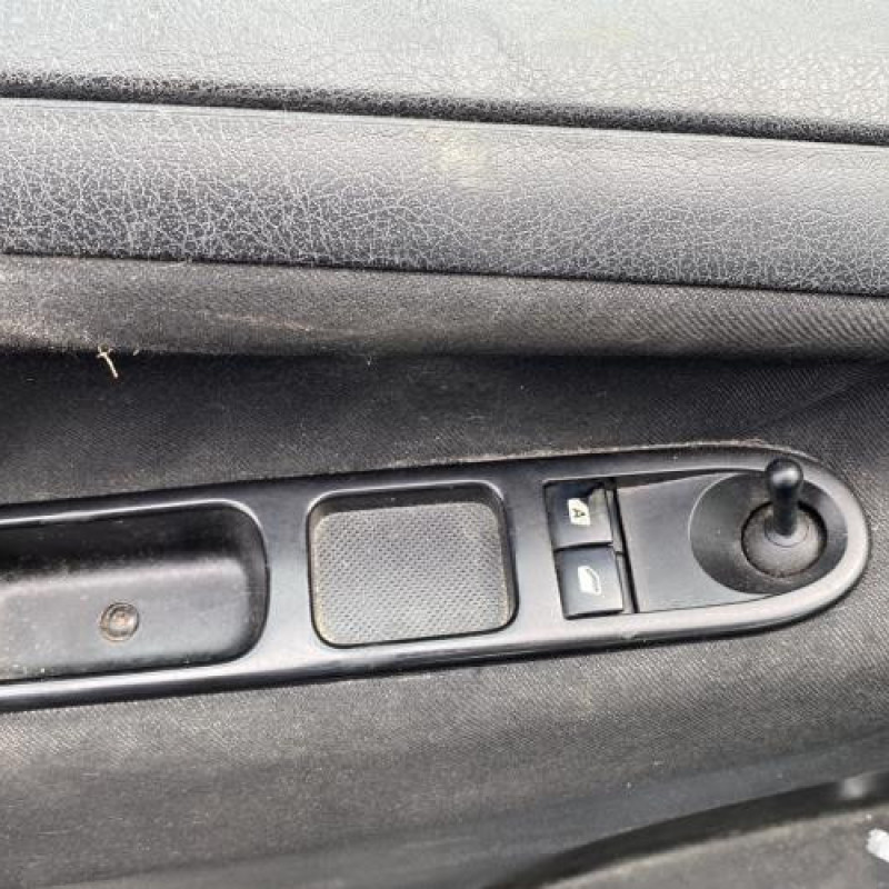 Leve vitre electrique avant gauche PEUGEOT 207 Photo n°10