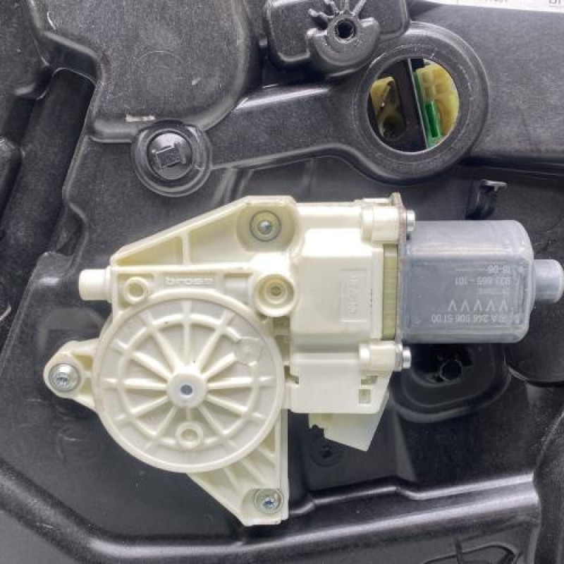 Leve vitre electrique avant gauche MERCEDES CLASSE A 176 Photo n°2