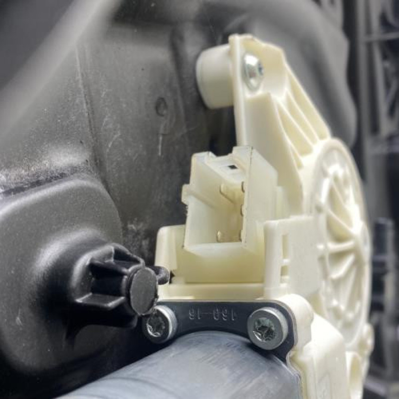 Leve vitre electrique avant gauche MERCEDES CLASSE A 176 Photo n°4