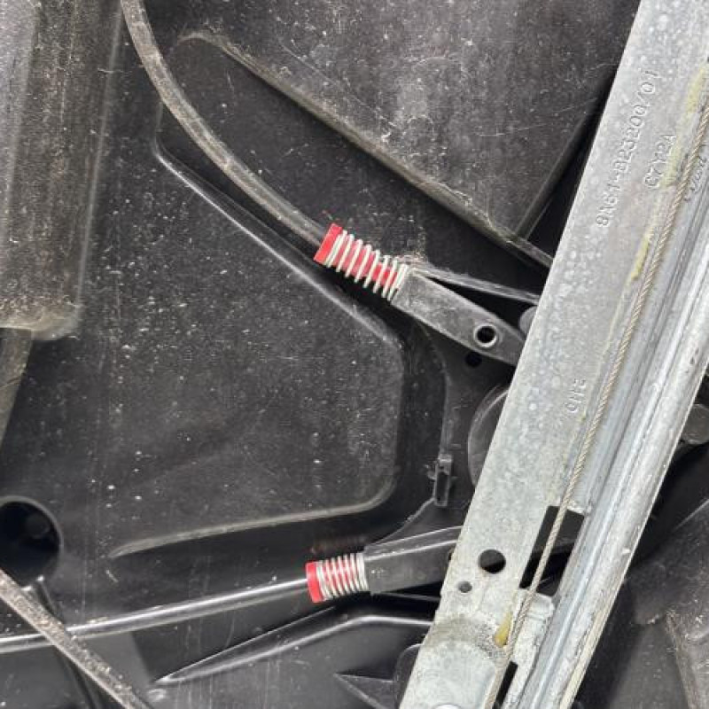 Leve vitre electrique avant gauche FORD FIESTA 6 Photo n°4