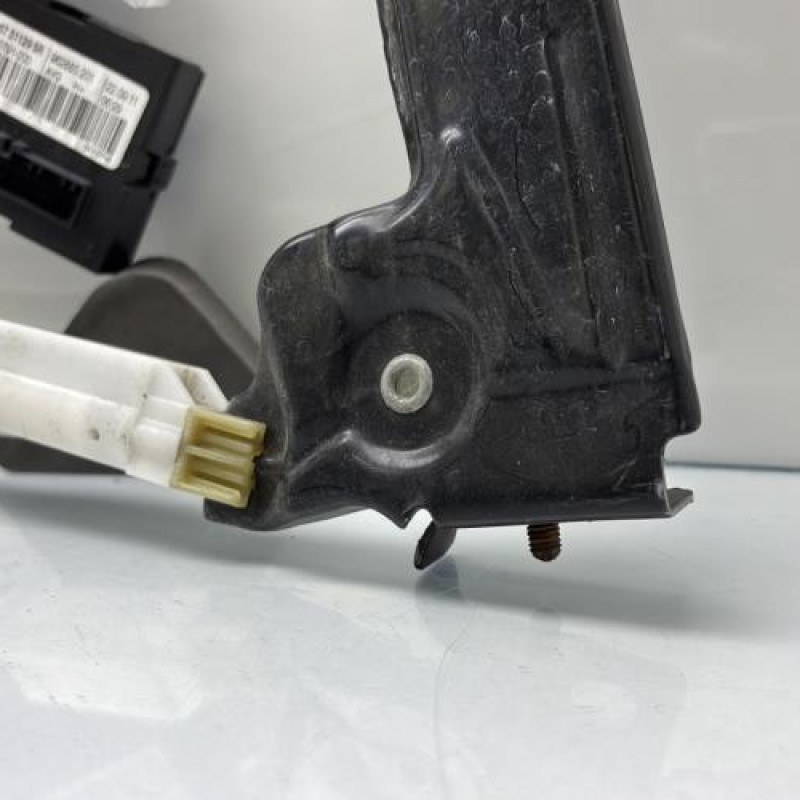 Leve vitre electrique avant gauche RENAULT LAGUNA 3 Photo n°4