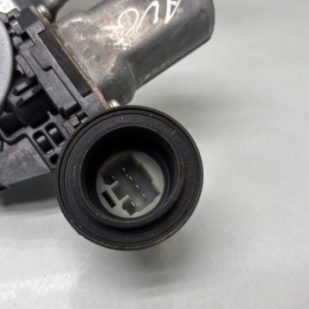 Leve vitre electrique avant gauche SUZUKI SWIFT 3