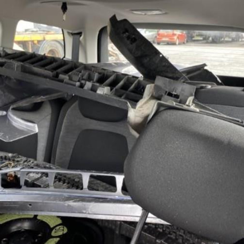 Attache ceinture avant droit CITROEN C4 GRAND SPACETOURER Photo n°12