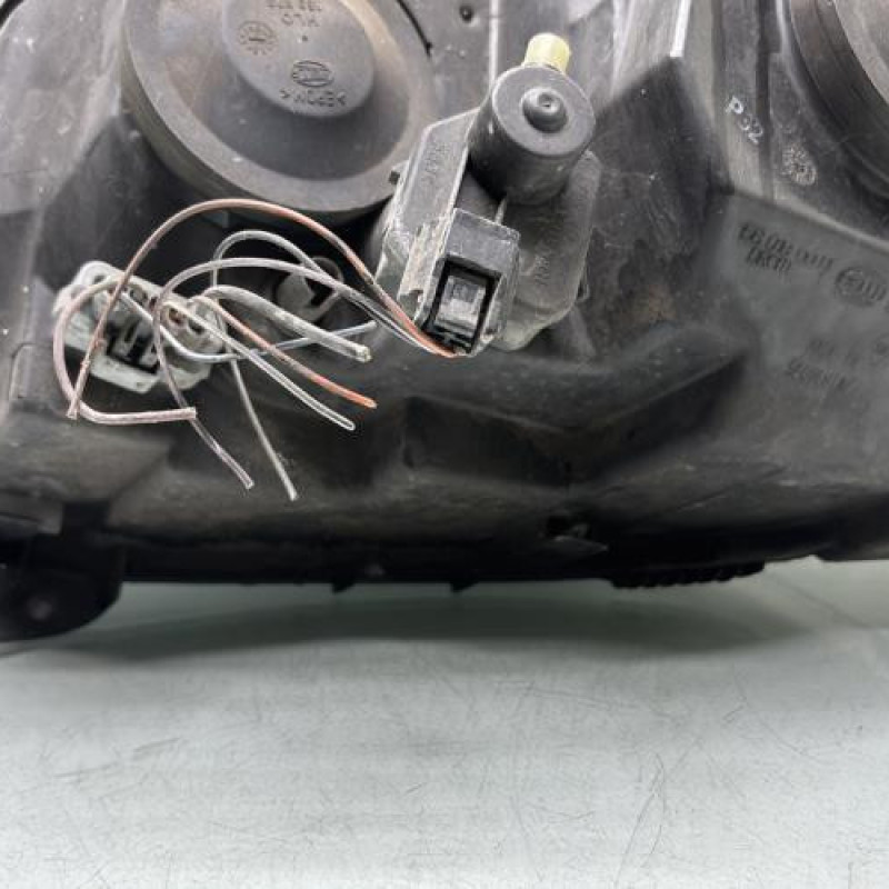 Optique avant principal droit (feux)(phare) RENAULT CLIO 2 CAMPUS Photo n°4