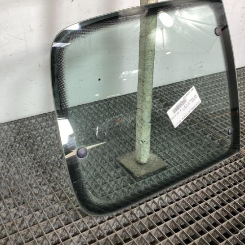 Custode arriere droit PEUGEOT 205 Photo n°2