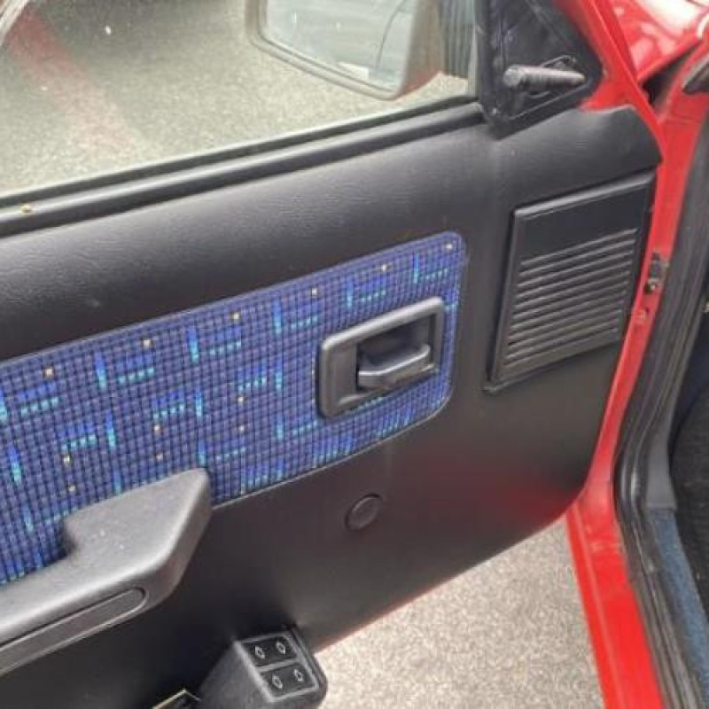 Custode arriere droit PEUGEOT 205 Photo n°15