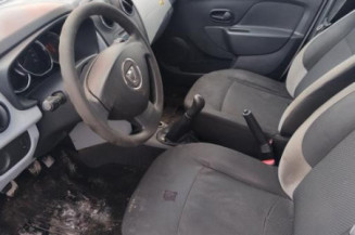 Attache ceinture avant droit DACIA SANDERO 2