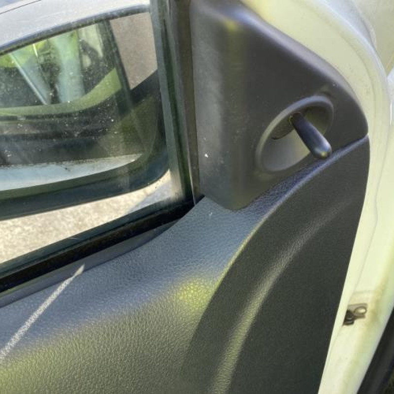 Attache ceinture avant droit DACIA SANDERO 2 Photo n°20
