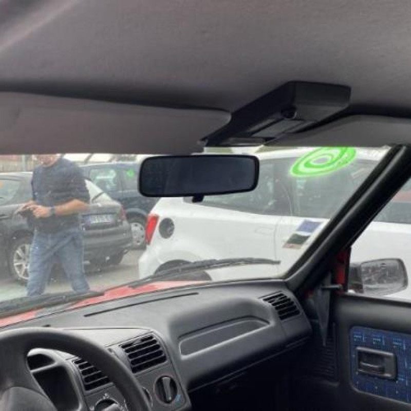 Attache ceinture avant droit PEUGEOT 205 Photo n°13