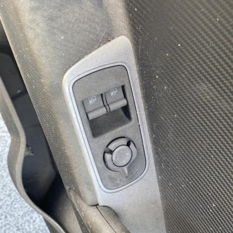 Attache ceinture avant gauche ALFA ROMEO MITO Photo n°13
