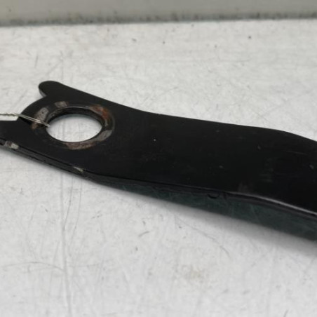 Attache ceinture avant gauche TOYOTA YARIS 1