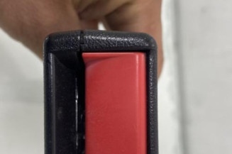 Attache ceinture avant droit TOYOTA YARIS 1