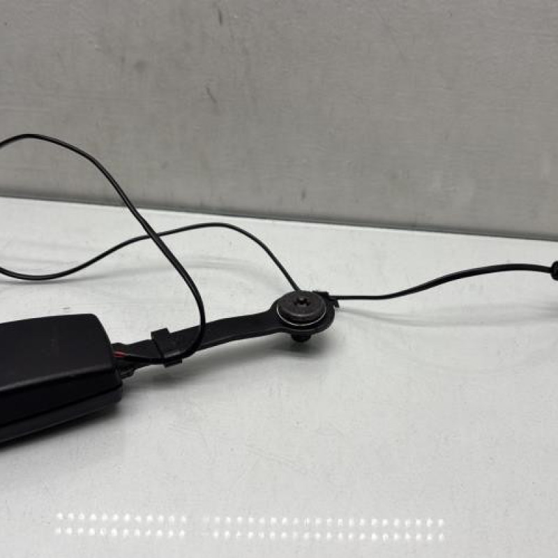Attache ceinture avant gauche RENAULT TWINGO 3 Photo n°4