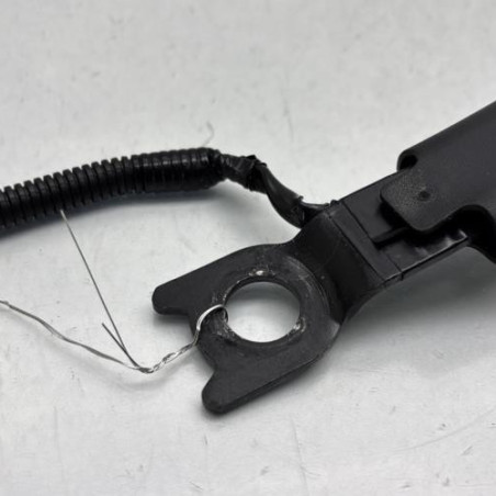 Attache ceinture avant gauche PEUGEOT 107