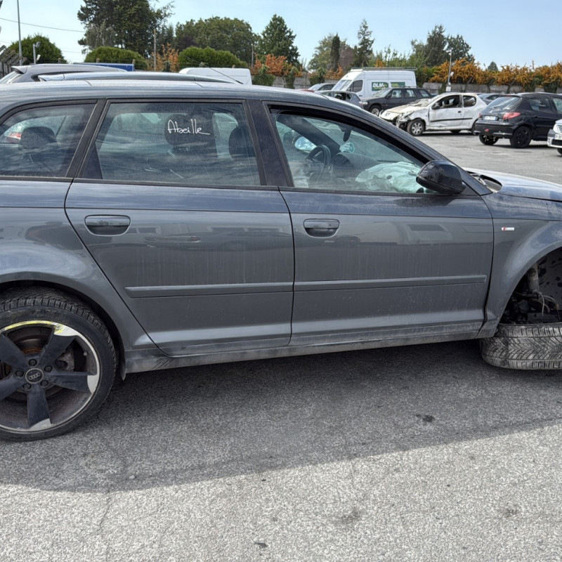 AUDI A3 2 SPORTBACK PHASE 2 2.0 TDI - 16V TURBO Photo n°6