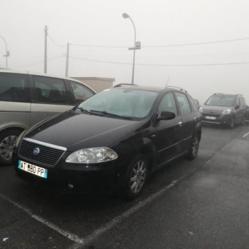 Attache ceinture avant gauche FIAT CROMA 2 Photo n°7