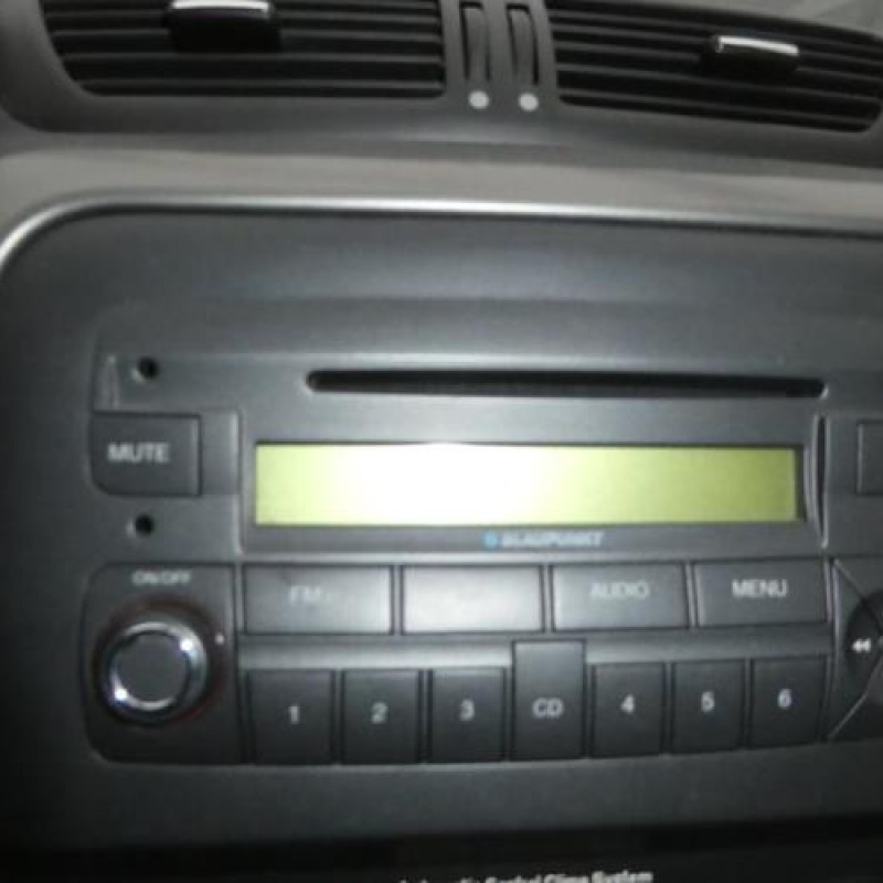 Attache ceinture avant gauche FIAT CROMA 2 Photo n°14