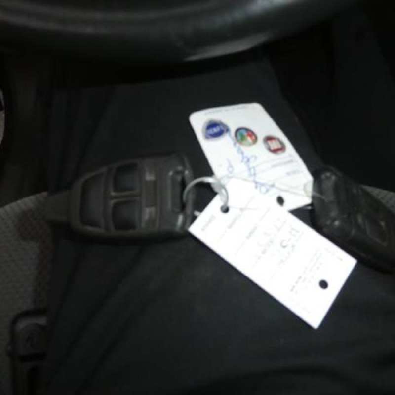 Attache ceinture avant gauche FIAT CROMA 2 Photo n°15