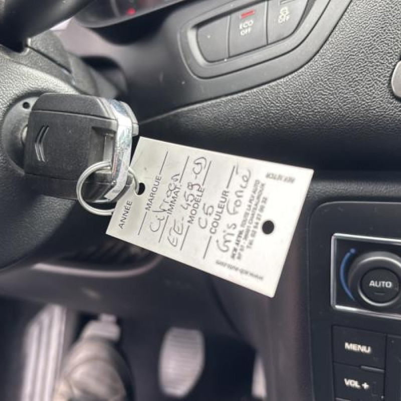 Attache ceinture avant droit CITROEN C5 2 Photo n°18