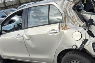 Custode avant gauche (porte) TOYOTA YARIS 2